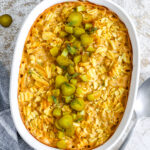 dill pickle mac and cheese topped with chips and pickles
